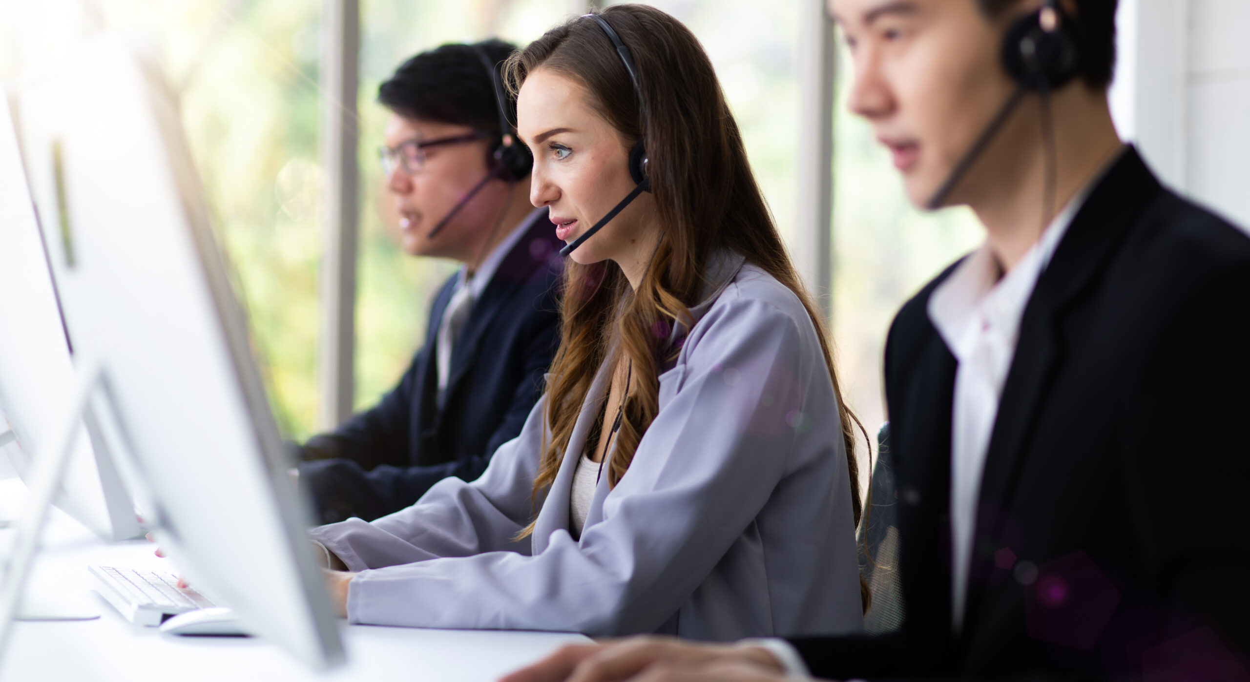 UK Telephone Services India with VoIP Call Forwarding and Virtual Receptionist Support