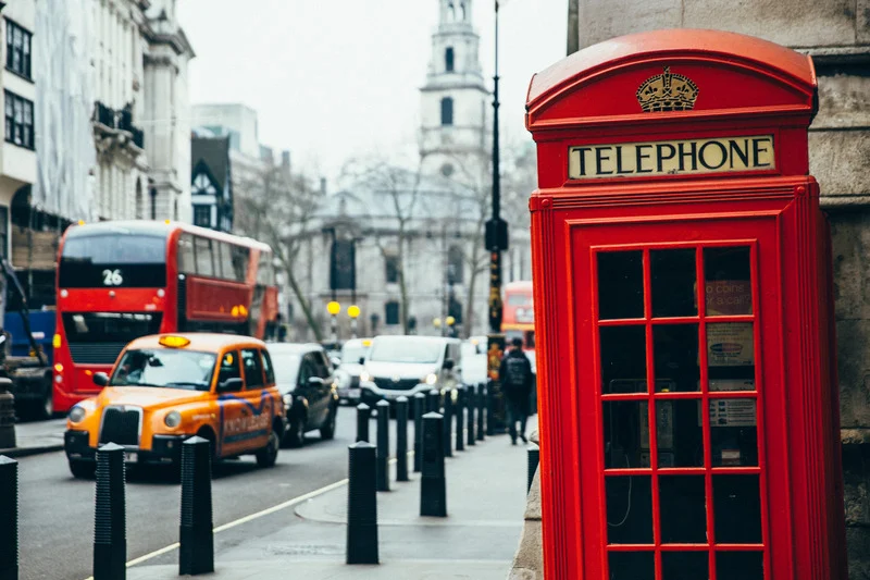 Indian entrepreneur using a UK phone number and call forwarding service from India