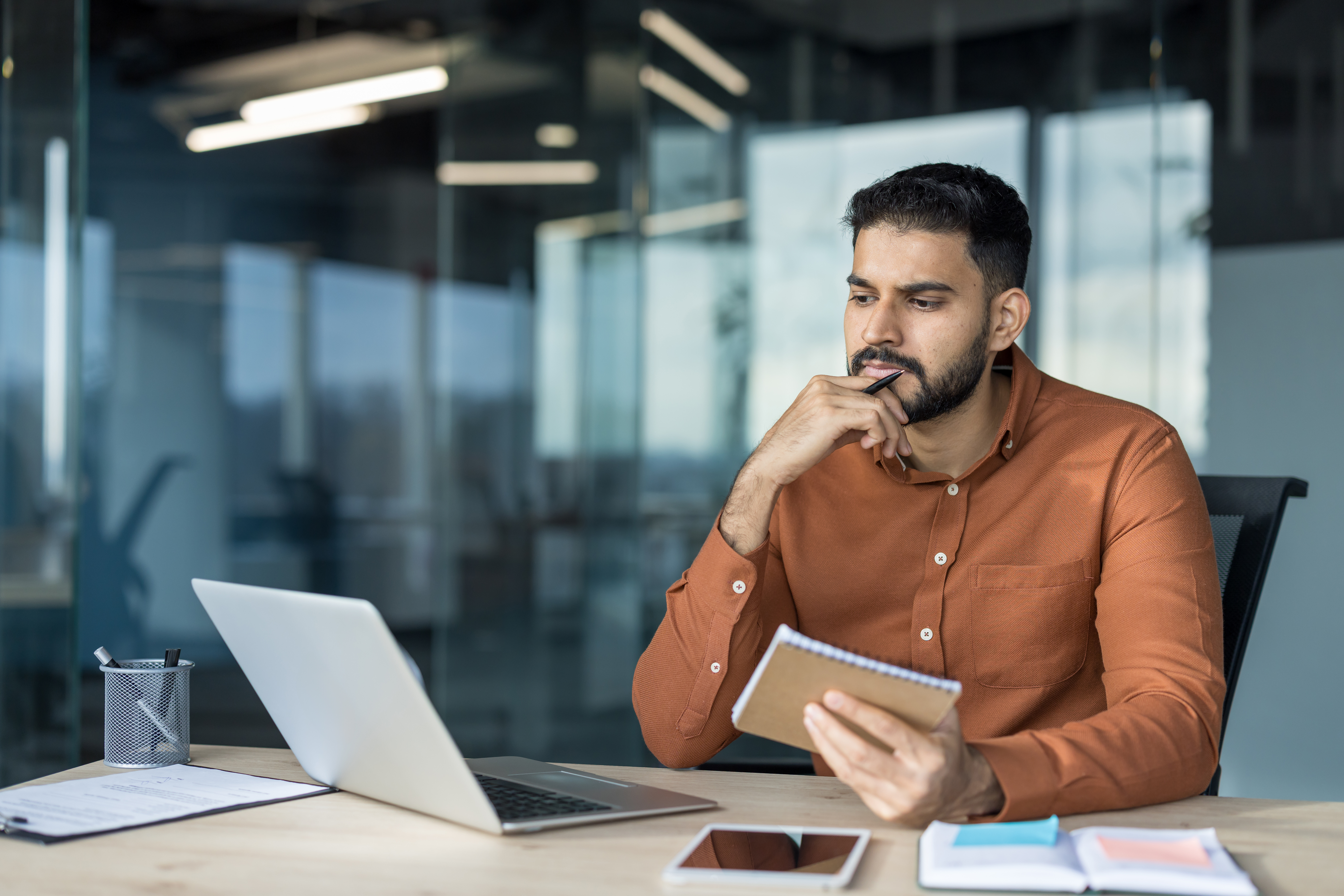 Indian entrepreneur communicating professionally with UK customers while operating from India